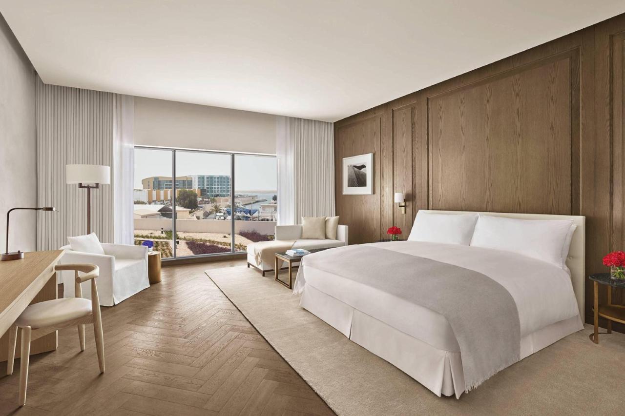 ดิ อาบูดาบี เอดิชั่น Hotel ภายนอก รูปภาพ A guest room at The Edition