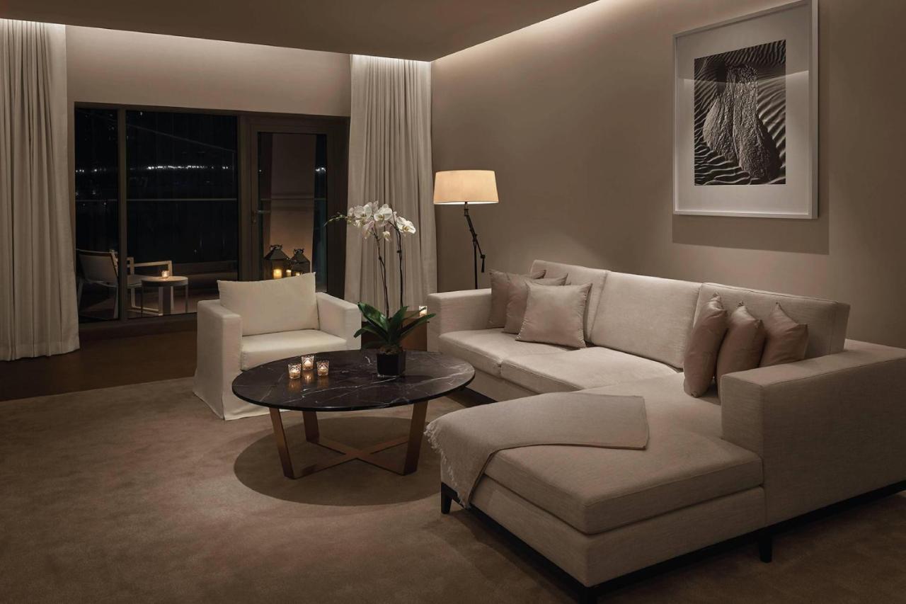 ดิ อาบูดาบี เอดิชั่น Hotel ภายนอก รูปภาพ A living room