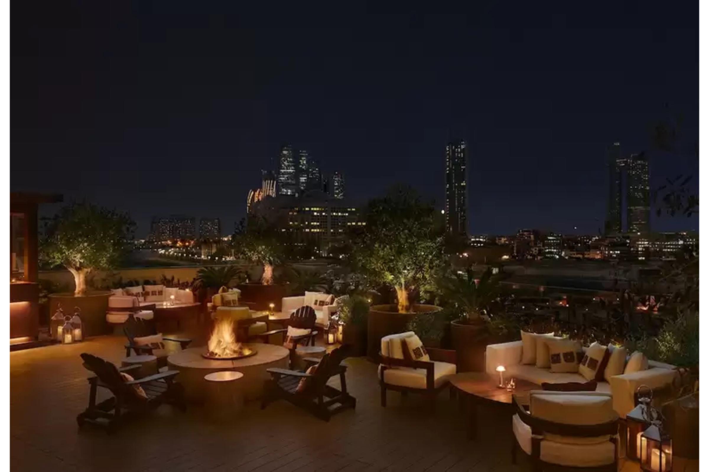 ดิ อาบูดาบี เอดิชั่น Hotel ภายนอก รูปภาพ The rooftop bar at the Mandarin Oriental, Munich