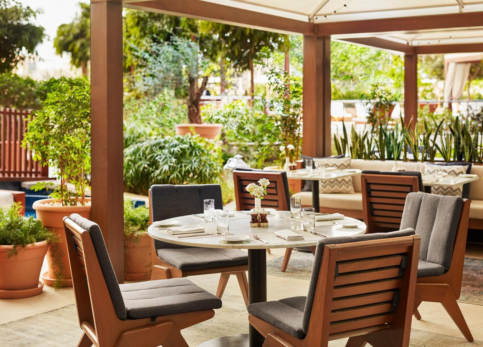 ดิ อาบูดาบี เอดิชั่น Hotel ภายนอก รูปภาพ The Terrace at the Four Seasons Hotel