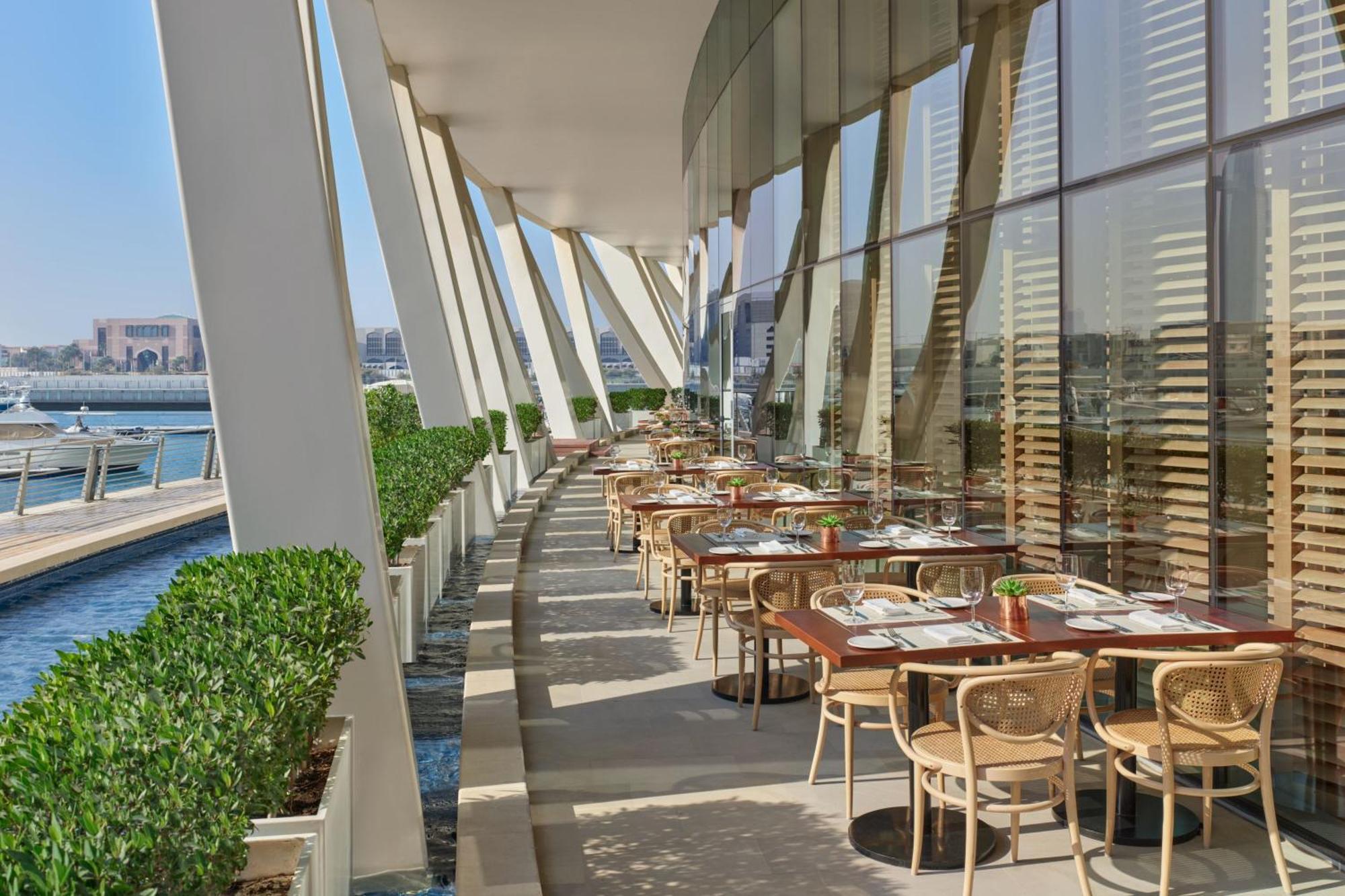 ดิ อาบูดาบี เอดิชั่น Hotel ภายนอก รูปภาพ The Terrace